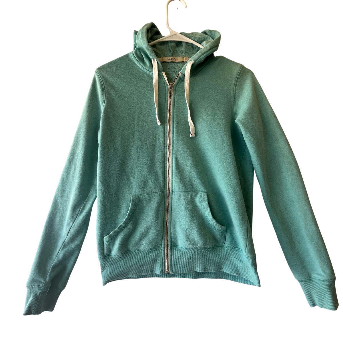 ￼ Adult women’s sweatshirt, medium